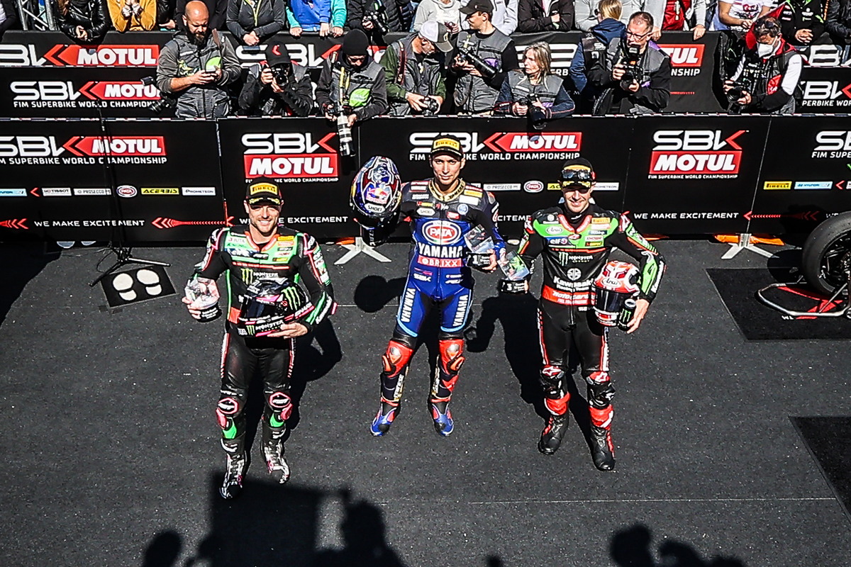 Первая линия стартовой решетки NDLWorldSBK Первая линия стартовой решетки NLDWorldSBK