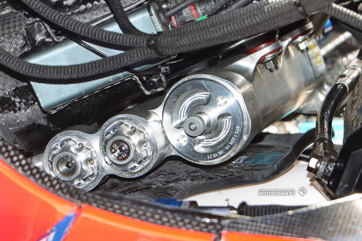 На Ducati GP22 Джека Миллер разглядели сразу два гидравлических аккумулятора