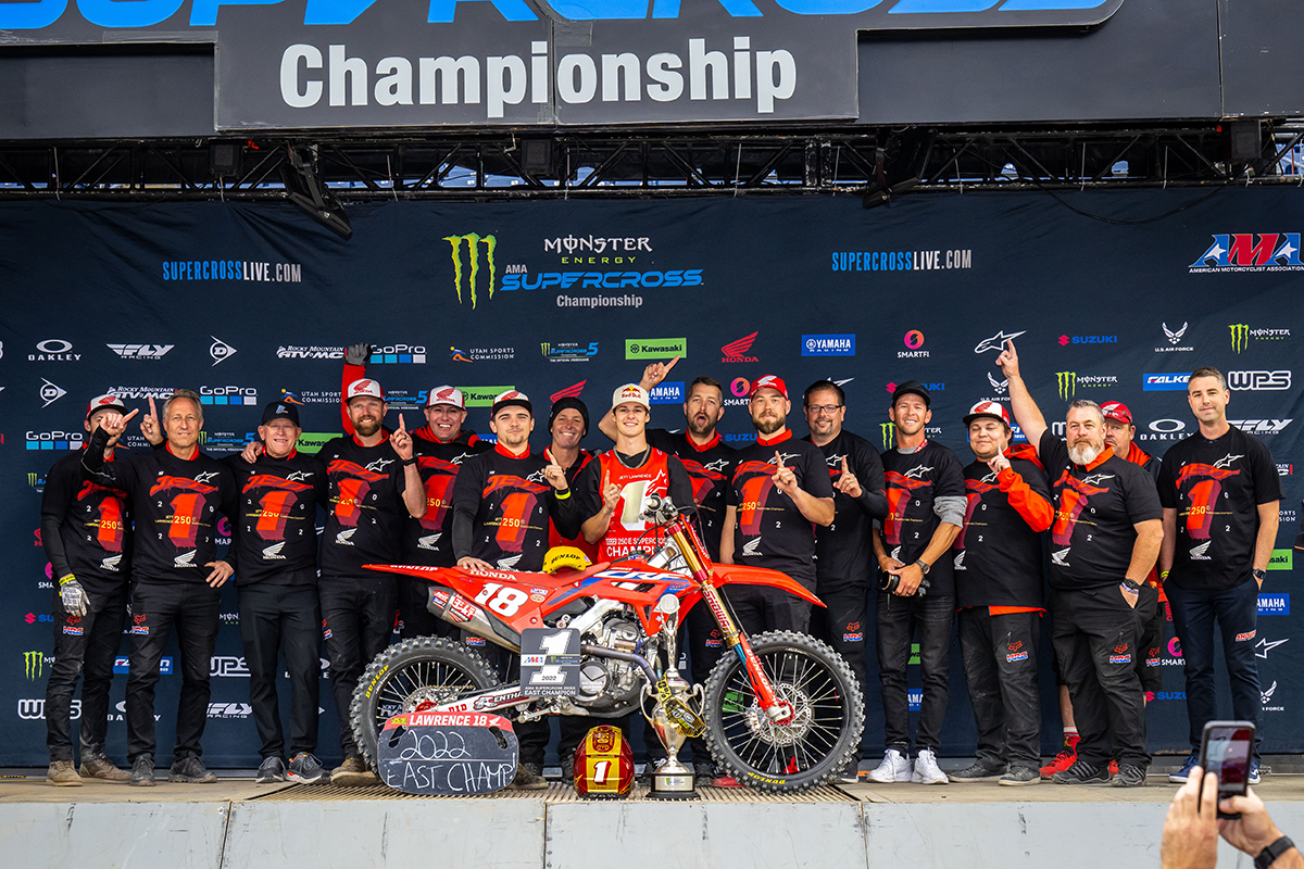 Honda и Джет Лоуренс (250SX) - чемпионы AMA Supercross 2022