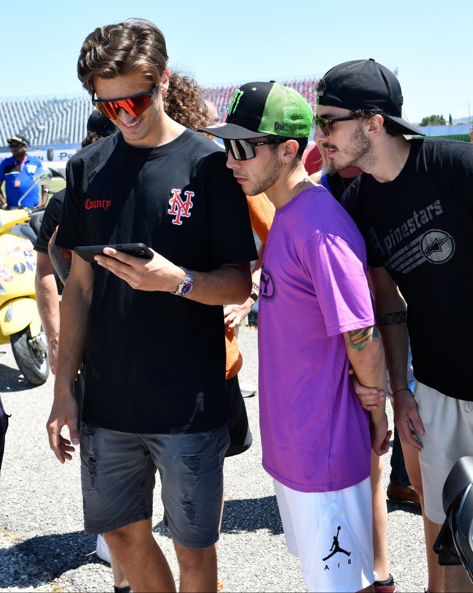 Выпускники VR46 Riders Academy, ныне звездные пилоты MotoGP и Moto2 Выпускники VR46 Riders Academy, ныне звездные пилоты MotoGP и Moto2