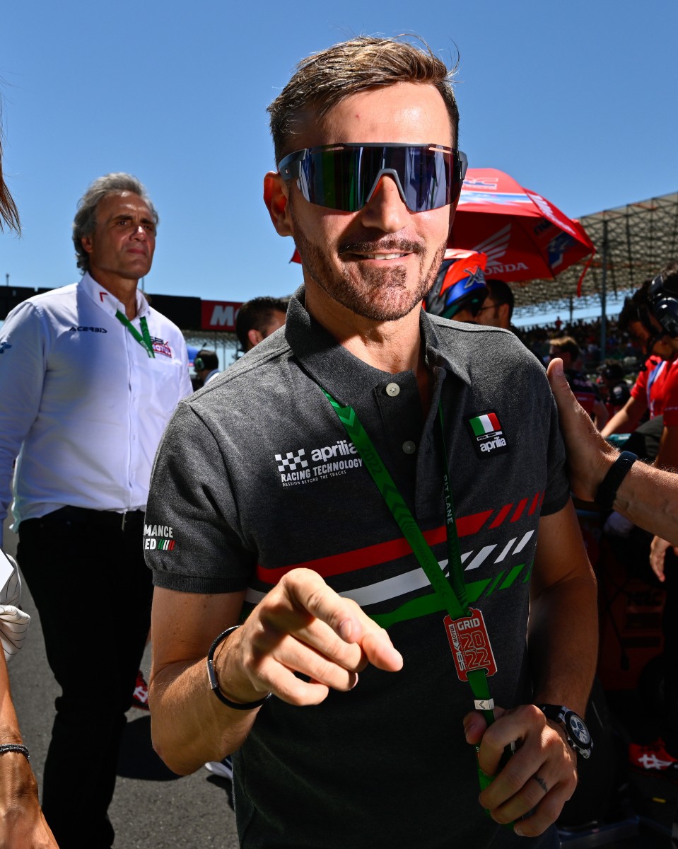Макс Бьяджи, звезда Aprilia Racing, 2-кратный чемпион World Superbike Макс Бьяджи, звезда Aprilia Racing, 2-кратный чемпион World Superbike
