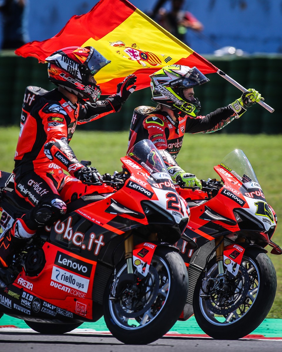 Ducati взяли подиумный дубль в субботней гонке WSBK в Мизано Ducati взяли подиумный дубль в субботней гонке WSBK в Мизано