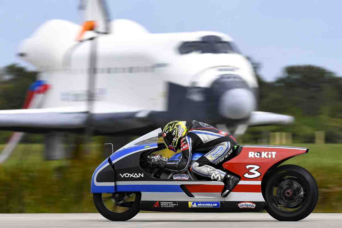 Почти 456 км/ч: Макс Бьяджи установил рекорд скорости на электромотоцикле-торпеде Voxan