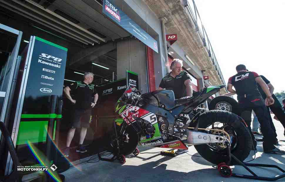 WSBK: Первая гонка в Имоле для Леонова закончилась в гараже