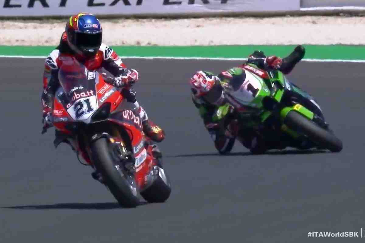 Видео: чудесное спасение Джонатана Рэя в стиле Марка Маркеса на MisanoWorldSBK