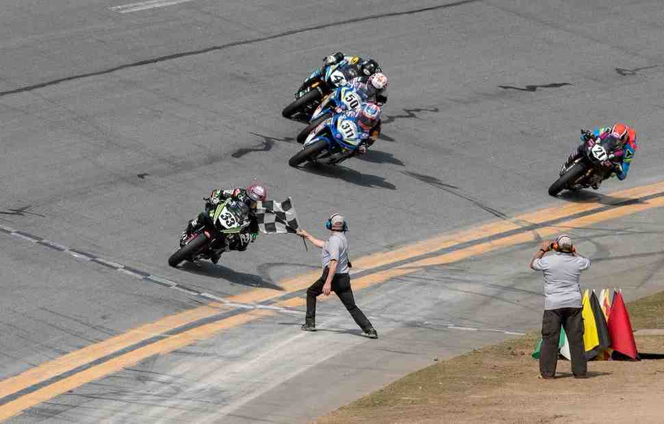 Сверхблизкий финиш 78-й гонки Daytona 200 открыл новый мотосезон в Америке