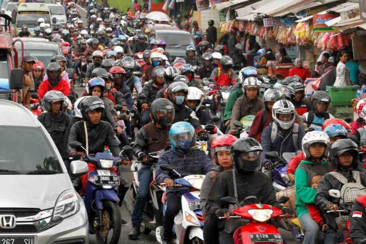 Индонезия заявила о планах отказа от транспорта с двигателями внутреннего сгорания к 2040 году