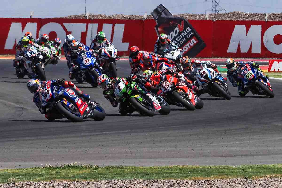 Взвинтить темп: воскресная битва ARGWorldSBK - лучшая гонка сезона и всего десятилетия?