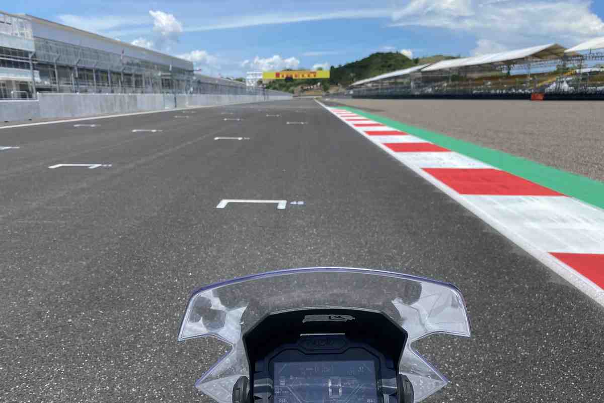 Мандалика принимает WorldSBK: реальные фото с трассы и из паддока