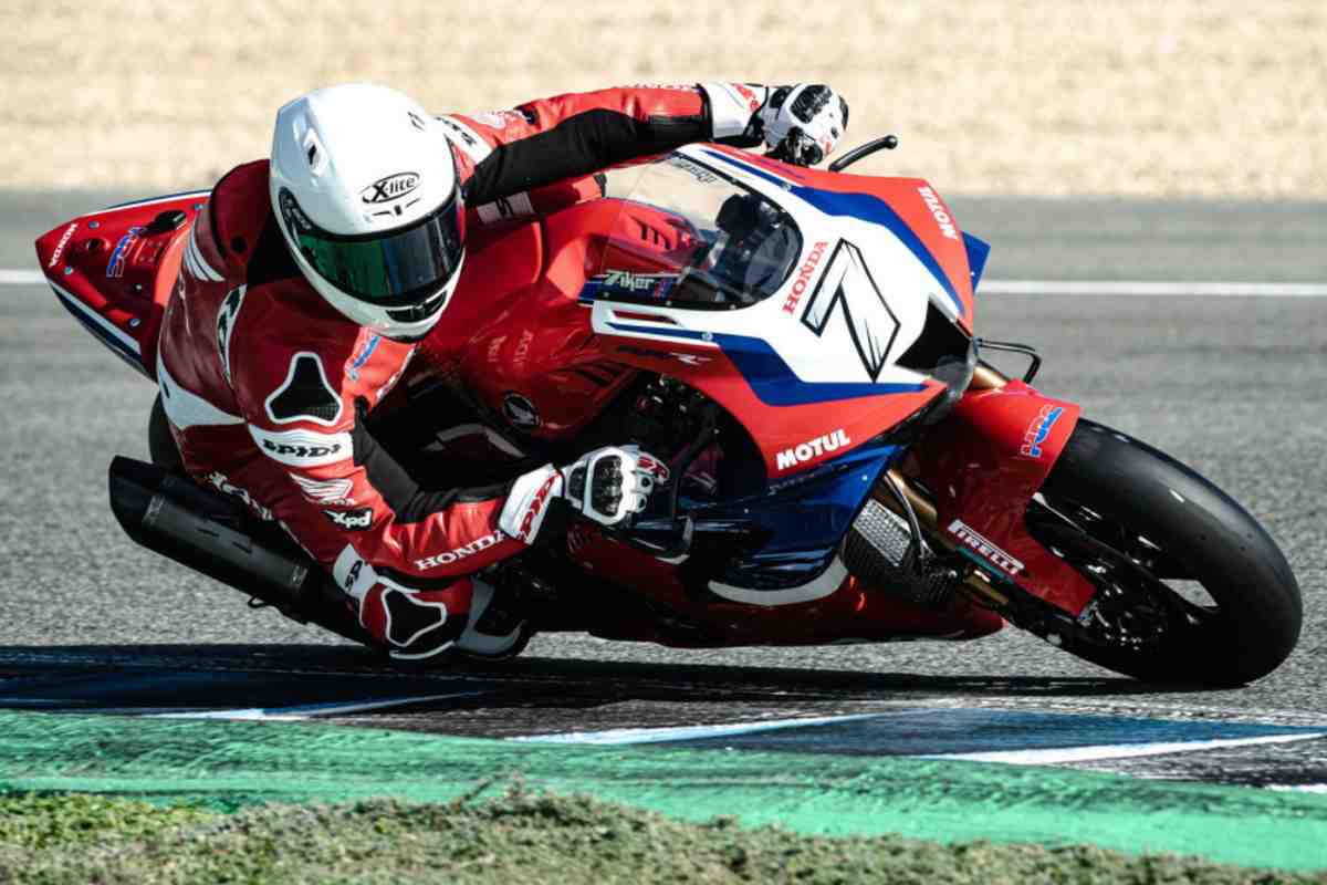 Финальные тесты WSBK 2021: BMW приветствует новобранцев; Икер Лекуона травмирован