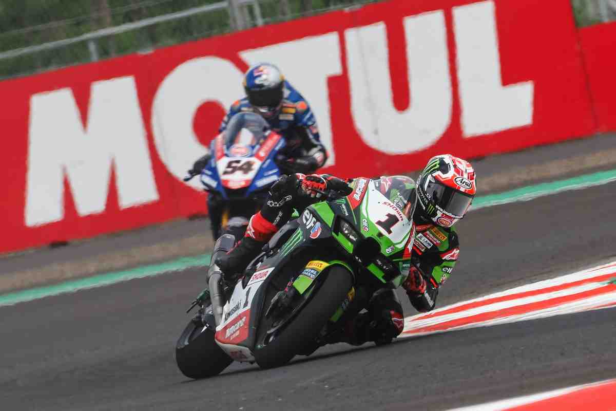 Разгатлиоглу лидирует по итогам тренировочного дня финала WorldSBK в Индонезии