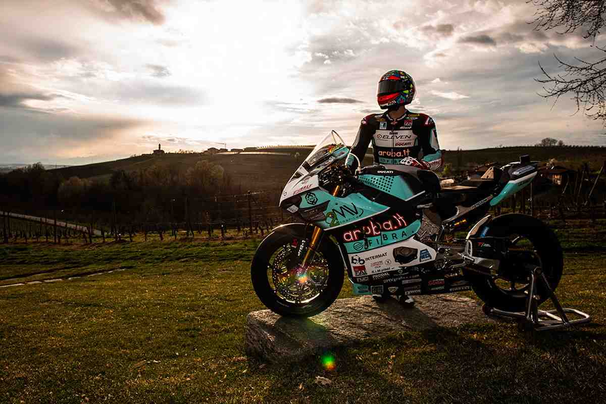 WSBK: Новые цвета Team Go Eleven - с Чазом Девисом при поддержке Aruba.it и Ducati
