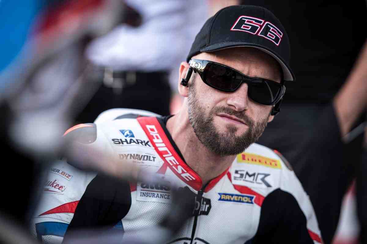 WSBK: Том Сайкс остается в госпитале; BMW Motorrad пока не хочет делать заявлений о замене