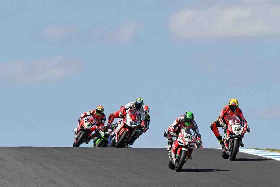 WSBK: Юджин Лаверти - Aprilia RSV4 пока слишком далек от Kawasaki и Ducati