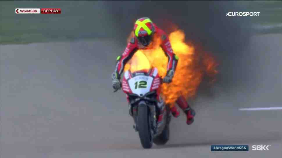 WSBK: Ducati Чави Фореса выгорел дотла из-за проблем с выхлопной системой