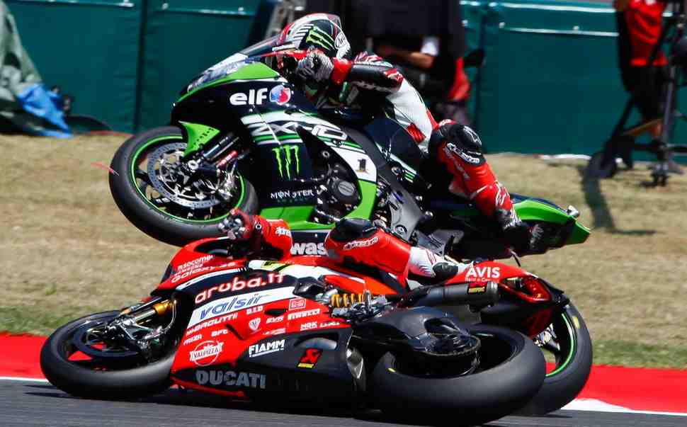 WSBK: Чаз Девис поблагодарил Alpinestars за чудесное спасение в Мизано