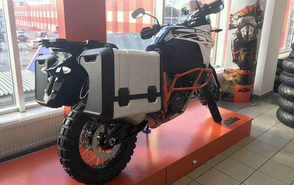 Байк Ленд: оригинальные кофры в подарок к KTM 1090 Adventure