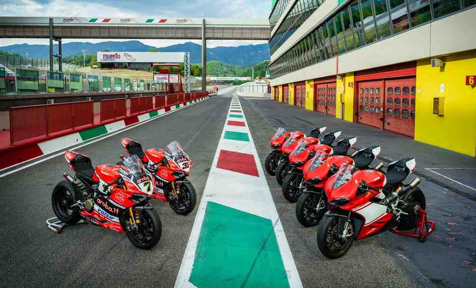Владельцам Ducati 1299 Superleggera устроили элитный Riding Experience