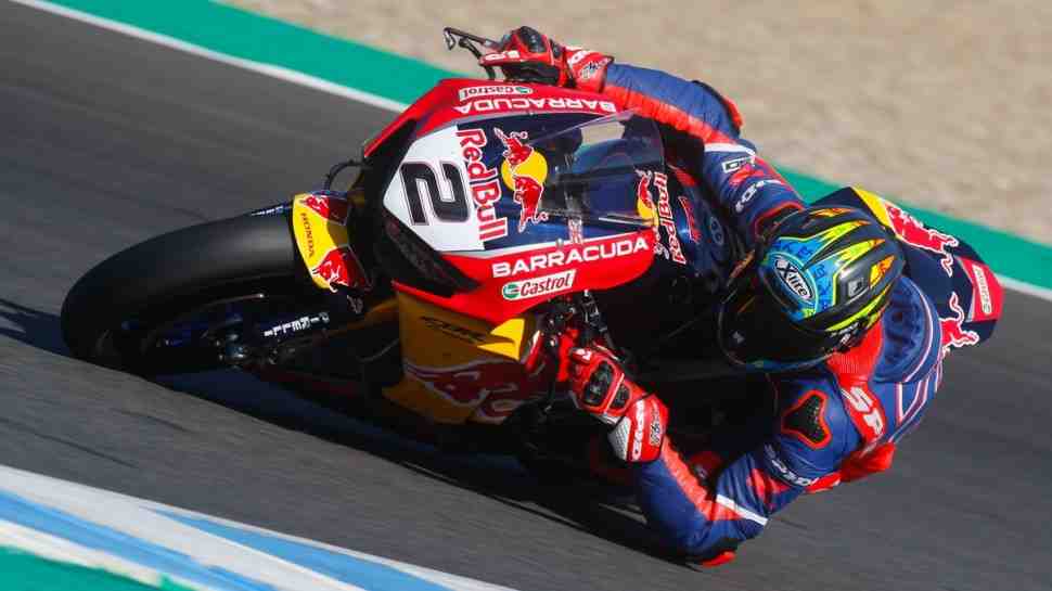WSBK: Леон Камье на Honda Fireblade SP2 дотянулся до Джонатана Рэя