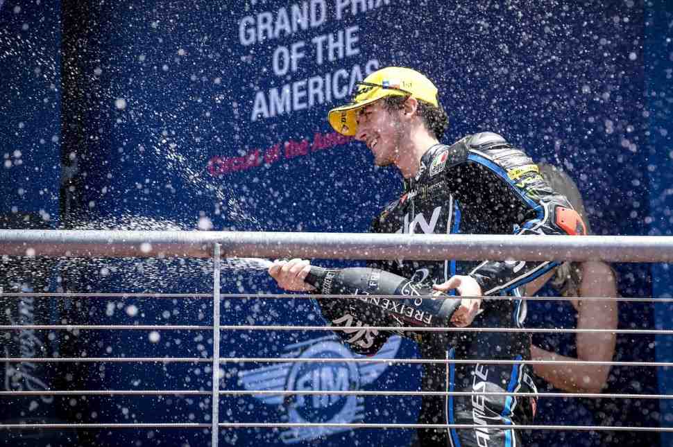 Moto2: Пеко Багная выигрывает дуэль с Маркесом в Остине