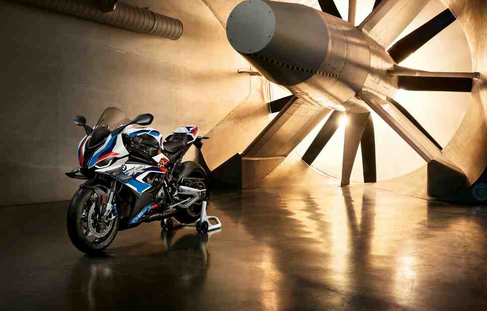 Видео: On-line презентация BMW M1000RR (2021)