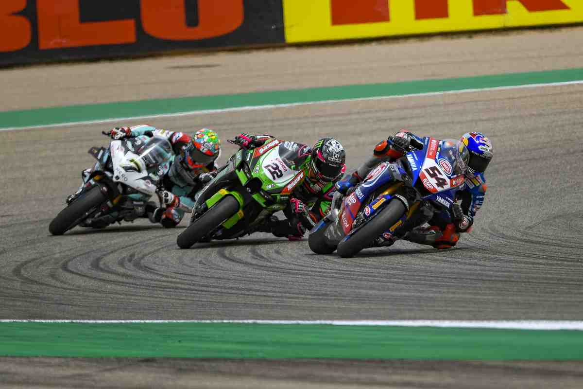 WSBK: Анализ первой гонки сезона - что пошло не так у конкурентов Рэя и что изменится сегодня