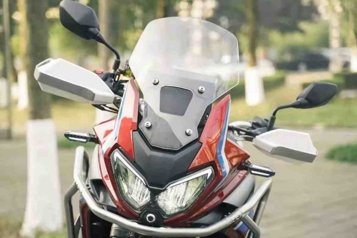 Видео: китайский клон Honda Africa Twin - Dahaidao 500 GS-ADV с баком на 1000 км