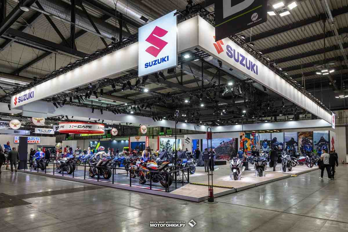 Тур по Миланскому Мотосалону EICMA-2021 с МОТОГОНКИ.РУ: стенд Suzuki