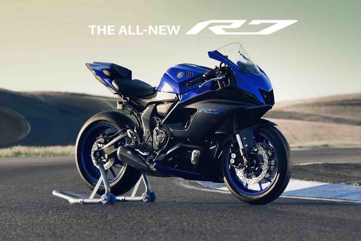 Видео: Новый спортбайк Yamaha YZF-R7 (2022) во всех деталях