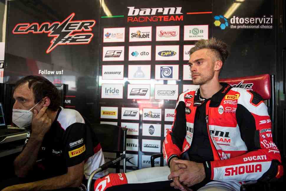Карьера Леона Камье в WorldSBK под угрозой из-за проблем с плечом