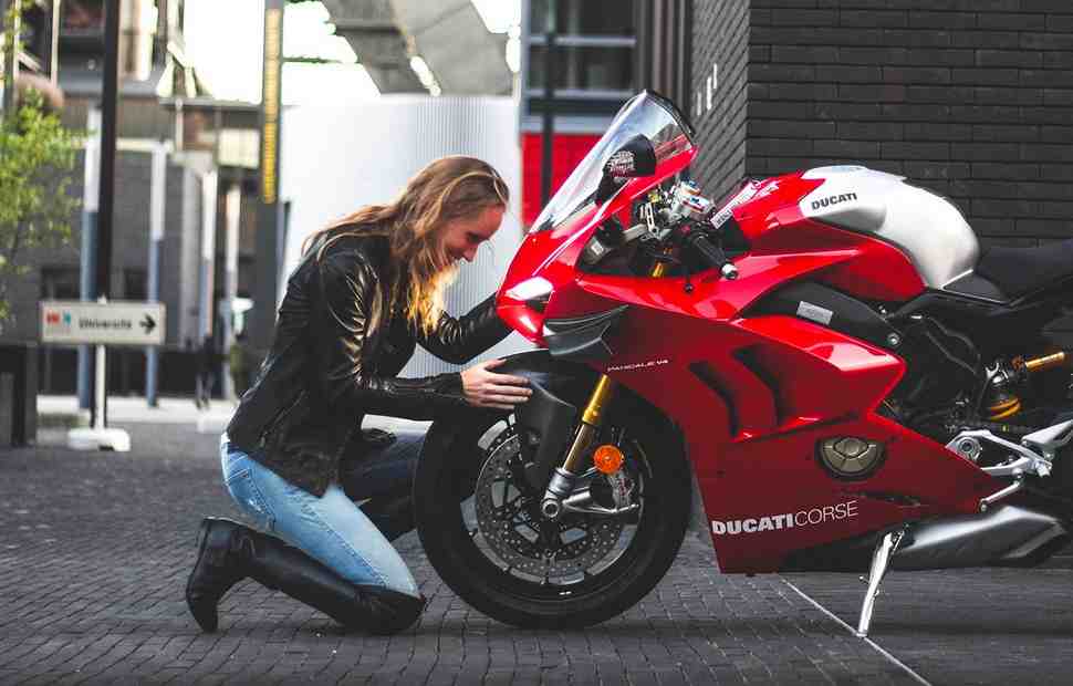 Завод Ducati возобновил производство мотоциклов после карантина из-за Covid-19