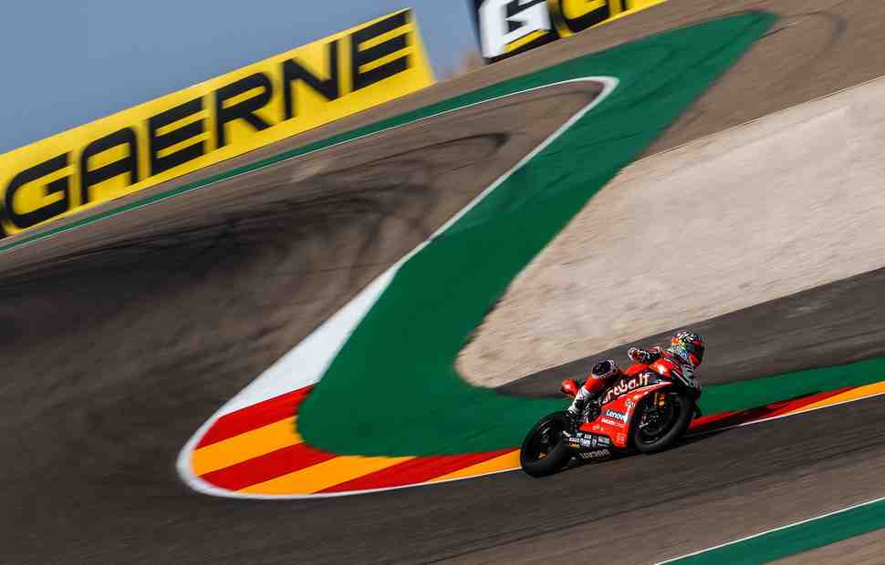 Чаз Девис и Микель Ринальди возглавили FP1 WorldSBK в Арагоне