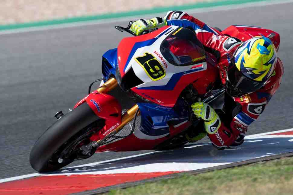 WSBK: У Альваро Баутисты новые проблемы с мотоциклом