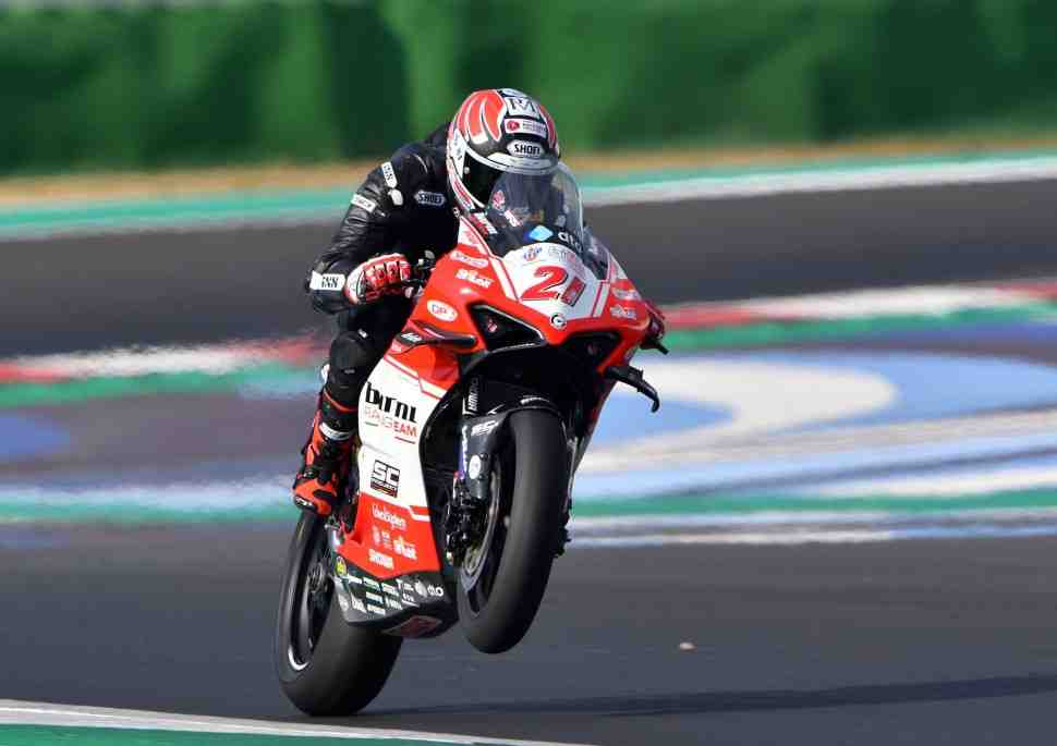 Бывает только раз в карьере: заводской пилот MV Agusta пересел на Ducati V4R из WorldSBK
