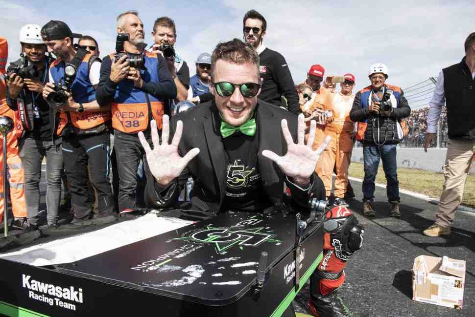 From Hero to Zero: Разгатлиоглу подарил Джонатану Рэю досрочный 5-й титул WorldSBK