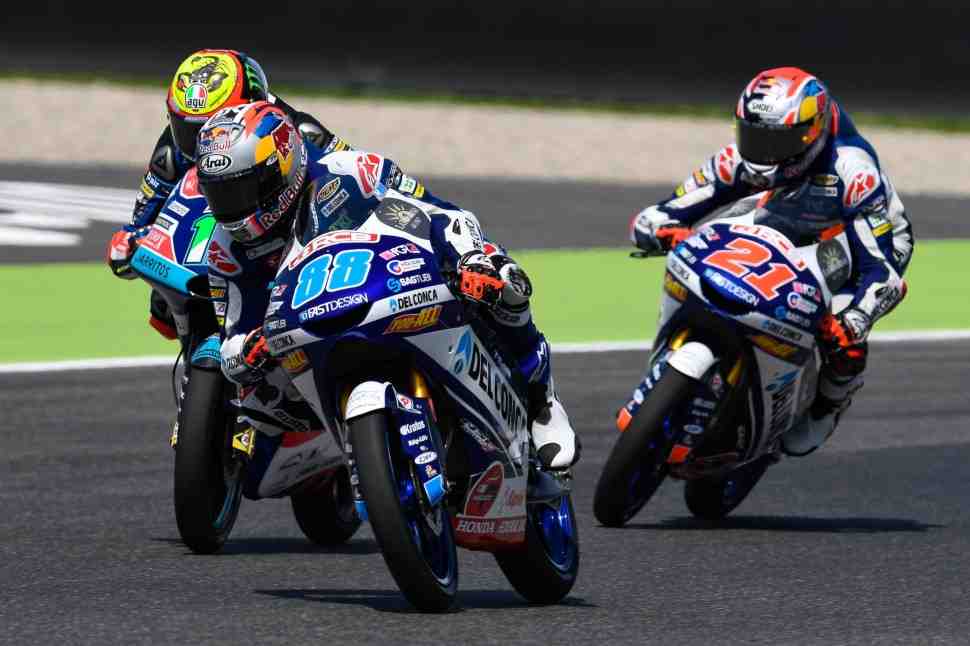 Moto3: Необычный Муджелло - тройка лидеров и один жирный кроль