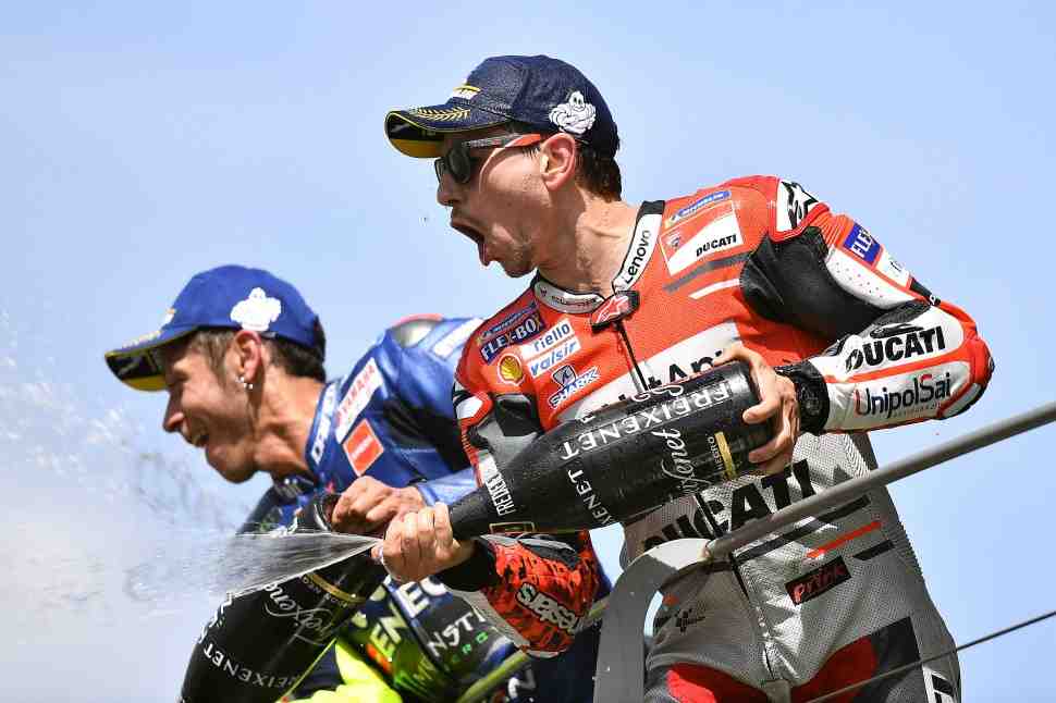 MotoGP: Уйти красиво - Лоренцо выигрывает Гран-При Италии для Ducati