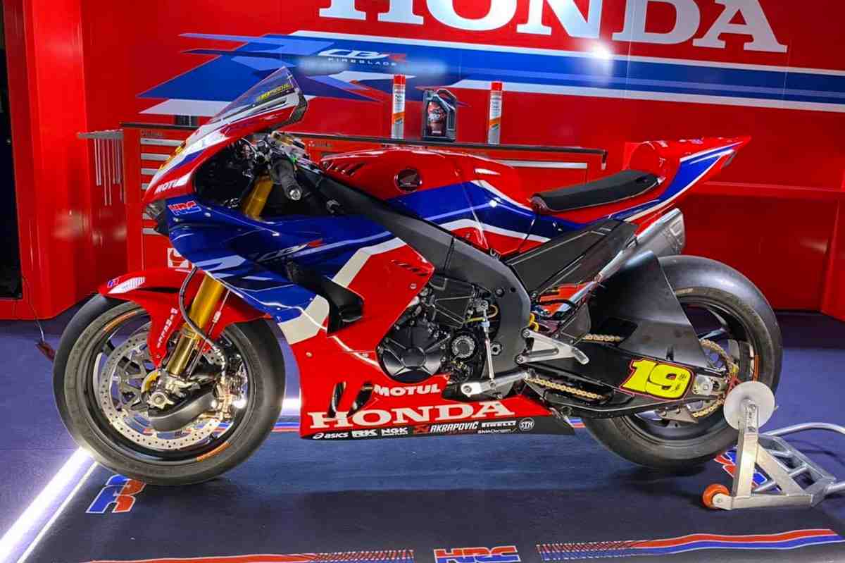 WorldSBK: Новая ливрея Team HRC Honda CBR1000RR-R Fireblade - фото и видео