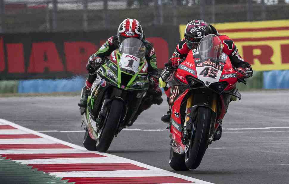 Какое чудо помогло Ducati изменить ход уикенда WSBK в Magny-Cours: комментарии лидеров
