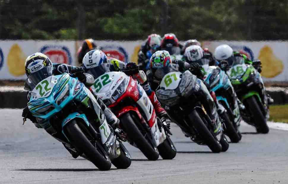 Никита Калинин взял первый подиум WorldSSP300 сезона 2019 года в Донингтоне