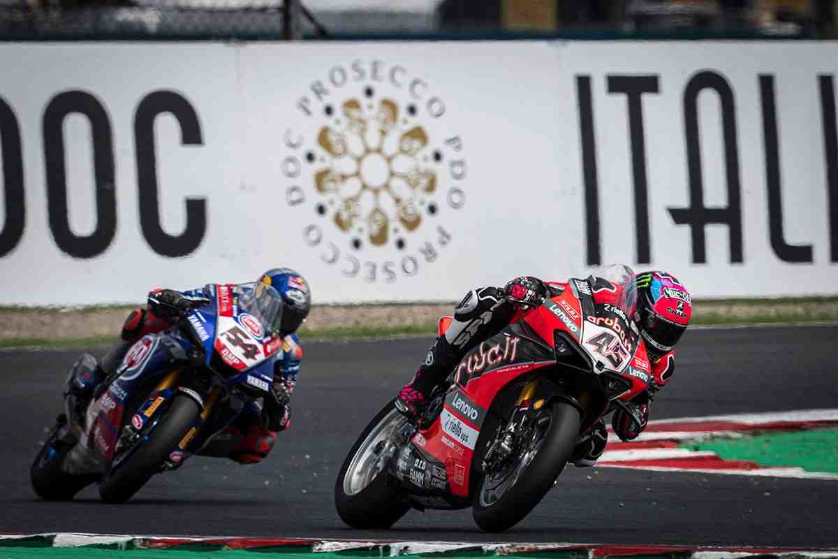 WSBK: Скотт Реддинг пообещал Разгатлиоглу жесткий ответ на воскресной гонке в Мосте