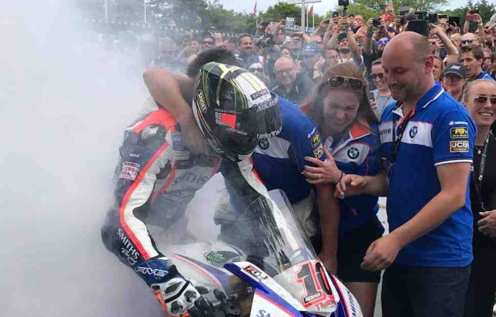 Питер Хикман на BMW установил новый рекорд Isle of Man TT - 218 км/ч