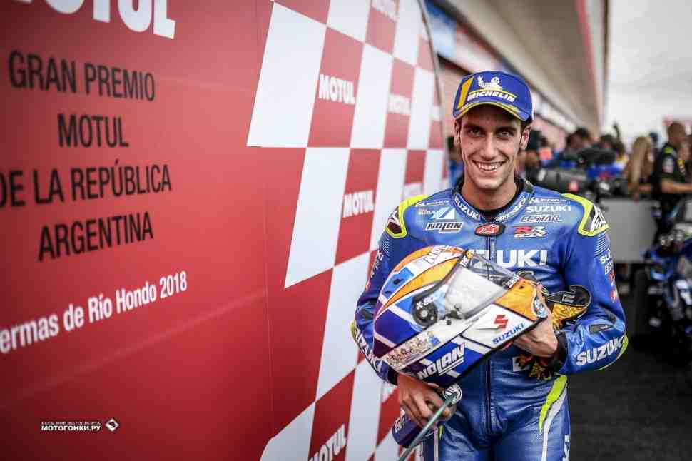 Алекс Ринс на подиуме в MotoGP