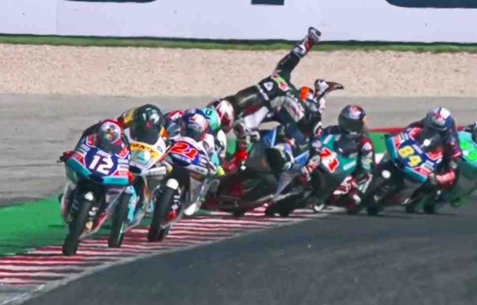 Moto3: Массовый завал определил призеров SanMarinoGP - Видео