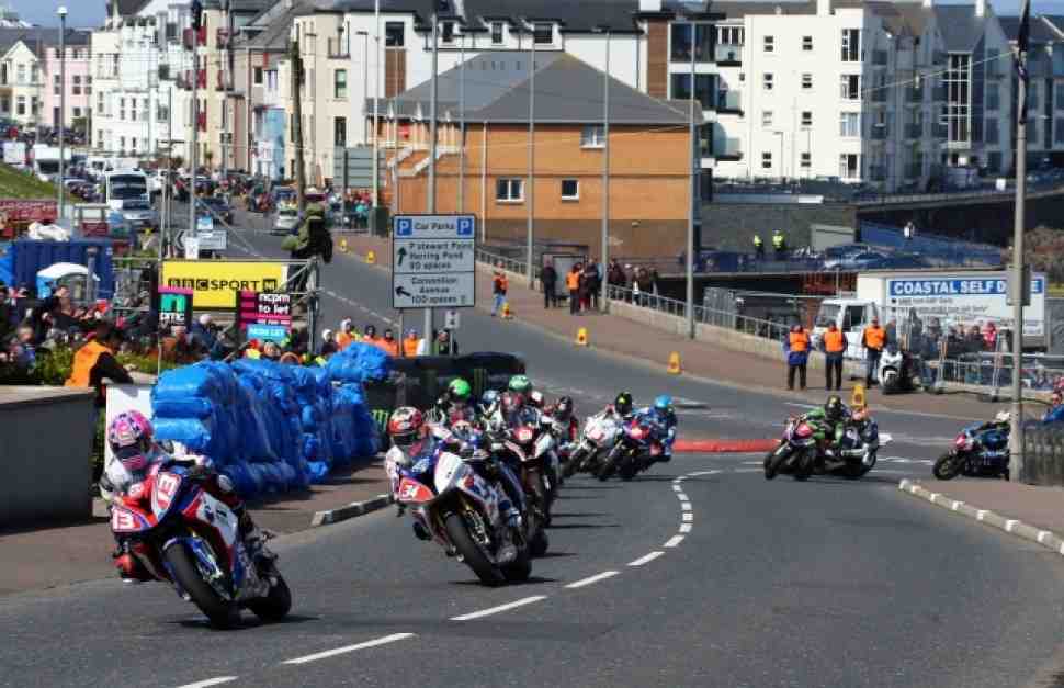 BMW S 1000 RR доминирует в North West 200