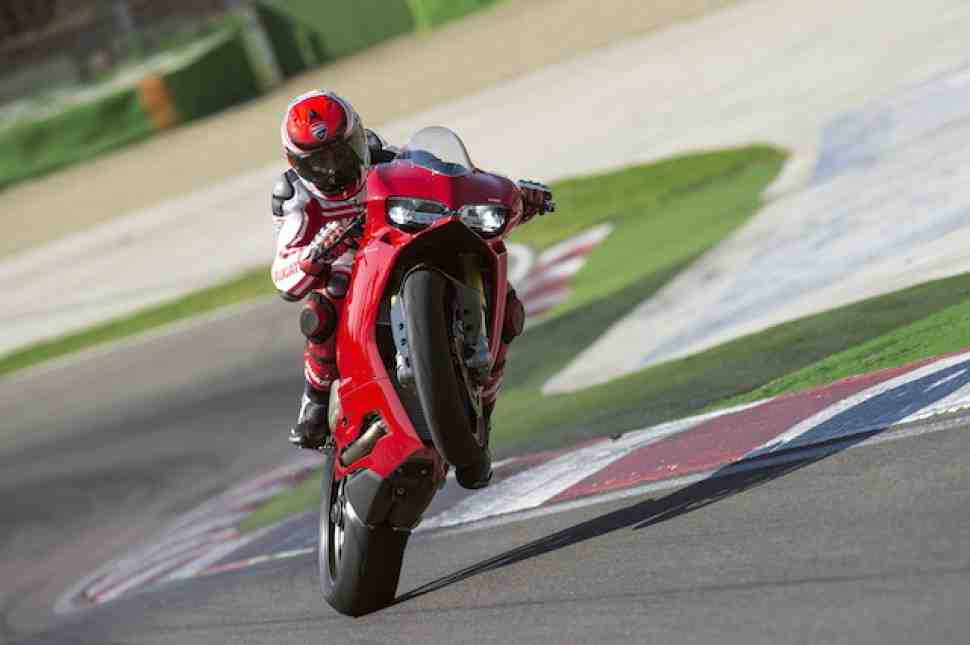 Ducati 1299 Panigale S: во всеоружии с Pirelli и Ohlins (+видео)