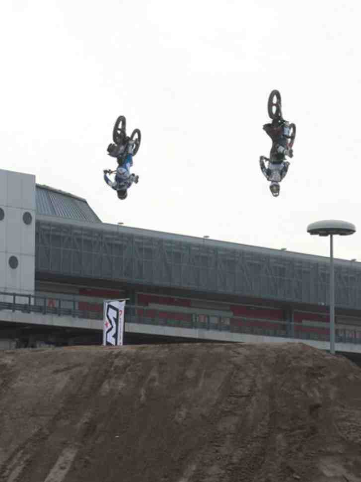 FMX: Daboot Gang против чемпионов X-Fighters на EICMA 2008