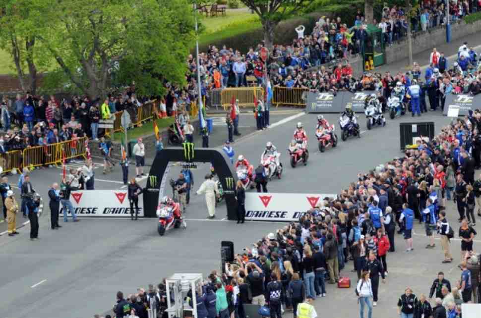 IOMTT-2013: Майкл Данлоп возглавил зачет Superbike