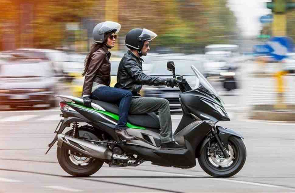 Mr. Green: Обзор максискутера Kawasaki J300