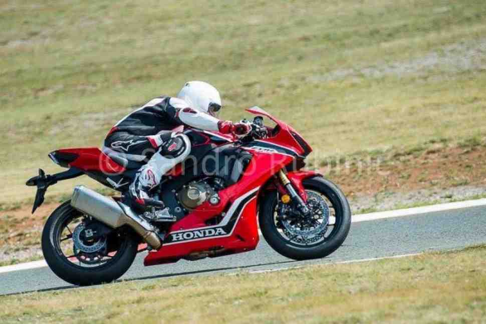 Новый Honda CBR1000RR (2017) попал в камеру на съемках промо-ролика
